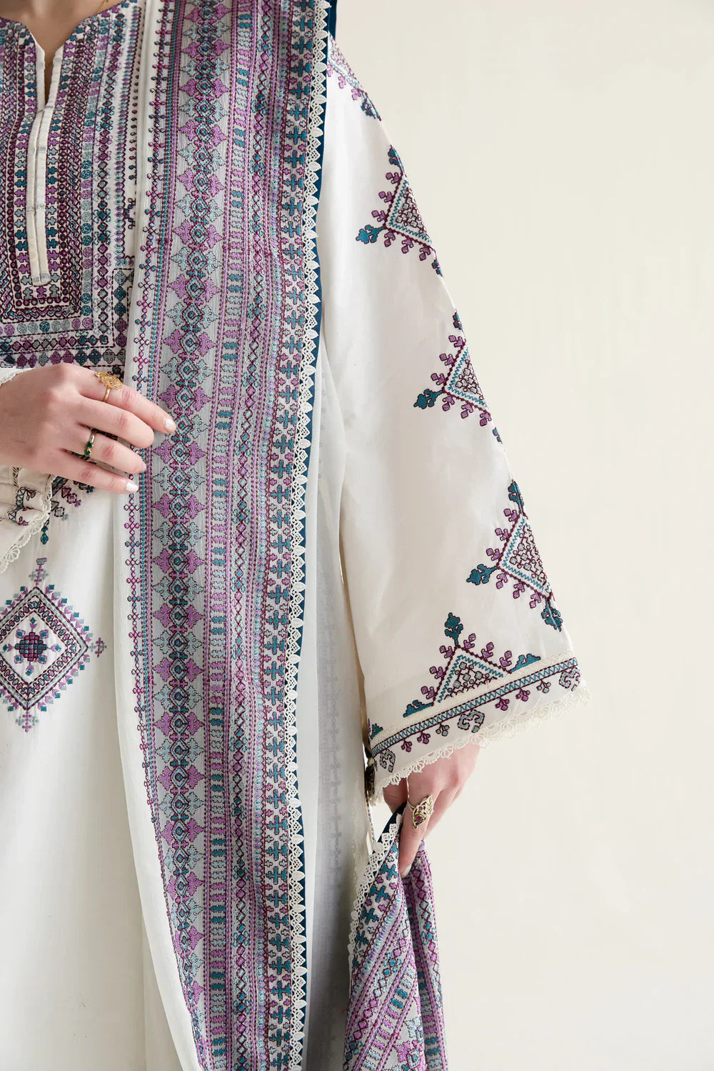 Embroidered 3pc Lawn Dress With Printed Lawn Dupatta