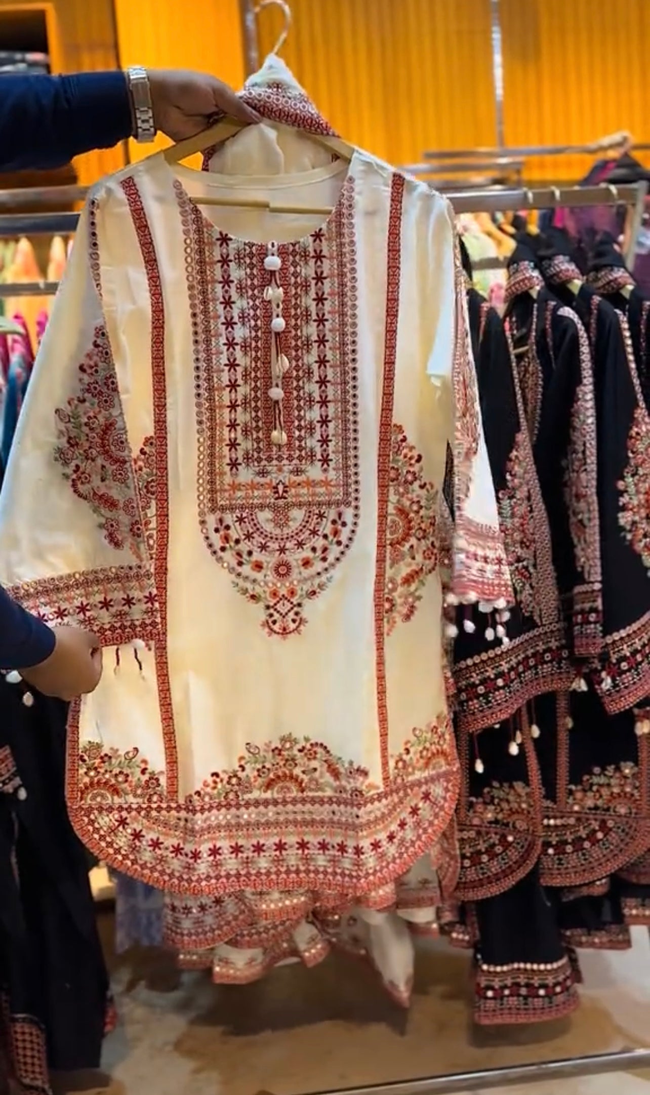 Riwaj Traditional 3Pcs Stitched