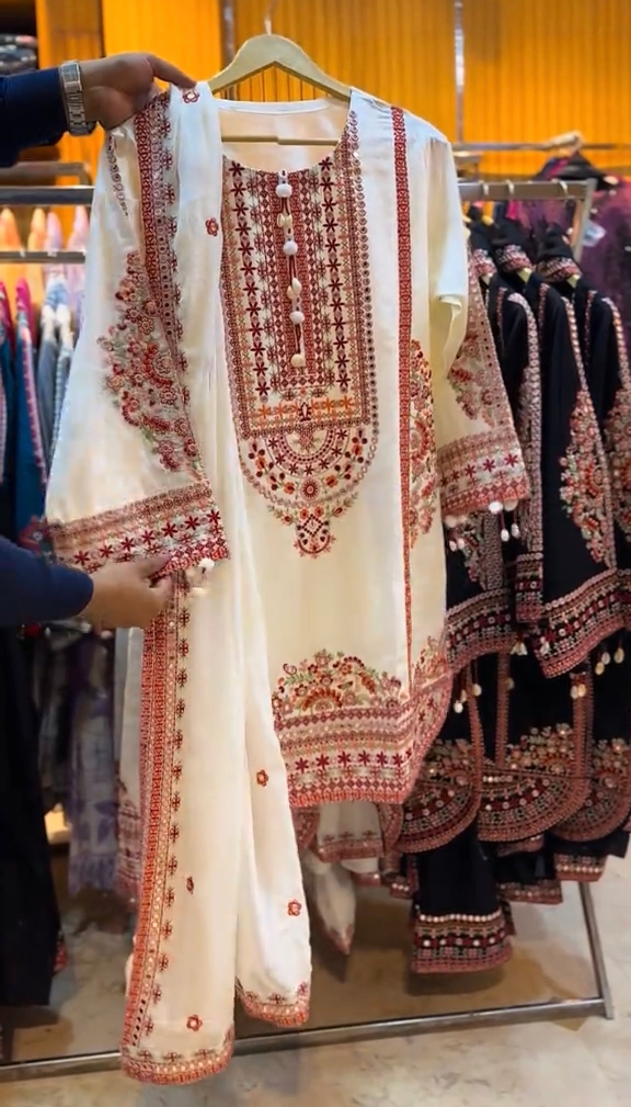 Riwaj Traditional 3Pcs Stitched